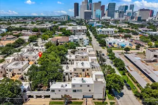 402 Tuam St, Houston, TX 77006 - Photo 1