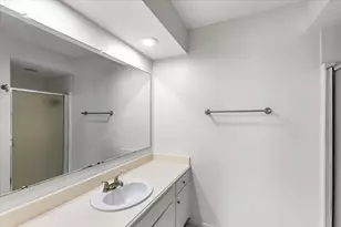 402 Tuam St, Houston, TX 77006 - Photo 19