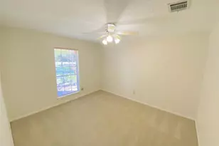 15102 Lakeview Dr, Jersey Village, TX 77040 - Photo 9