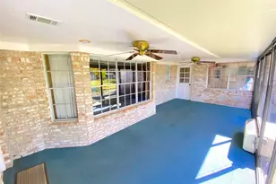 15102 Lakeview Dr, Jersey Village, TX 77040 - Photo 11
