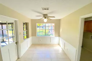 15102 Lakeview Dr, Jersey Village, TX 77040 - Photo 13