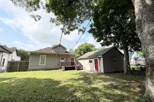 421 E Myrtle St, Angleton, TX 77515 - Photo 19