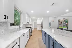 12506 Winding Brook Ln, Houston, TX 77024 - Photo 7
