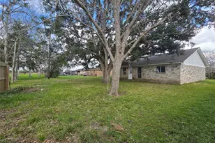 434 Long St, West Columbia, TX 77486 - Photo 5
