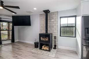 712 Clarence St, Tomball, TX 77375 - Photo 5