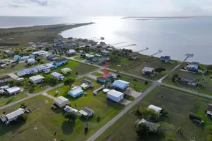 8 Mesquite Street E, Palacios, TX 77465 - Photo 3