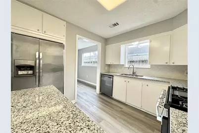 1302 Cypress Street, Alvin, TX 77511 - Photo 5