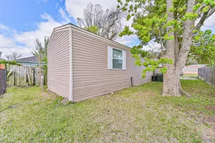 4702 10th St, Bacliff, TX 77518 - Photo 5