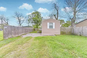 4702 10th St, Bacliff, TX 77518 - Photo 3