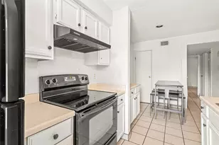 3900 Woodchase Dr, Houston, TX 77042 - Photo 11