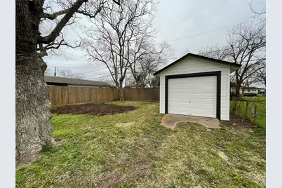 1941 N Avenue H, Freeport, TX 77541 - Photo 27