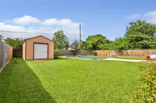 117 Tanglewood St, Baytown, TX 77520 - Photo 9