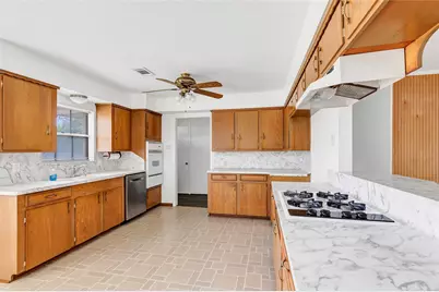 117 Tanglewood Street, Baytown, TX 77520 - Photo 21