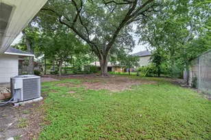 4106 Woodshire St, Houston, TX 77025 - Photo 33