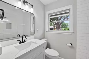 4106 Woodshire St, Houston, TX 77025 - Photo 15