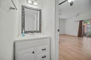 7575 Cambridge St, Houston, TX 77054 - Photo 9