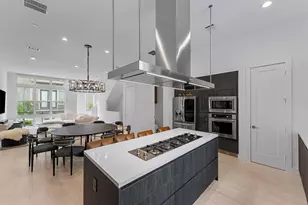 5854 E Post Oak Ln, Houston, TX 77055 - Photo 3