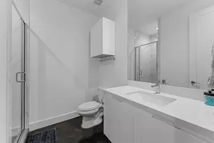 5854 E Post Oak Ln, Houston, TX 77055 - Photo 9