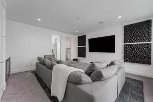 5854 E Post Oak Ln, Houston, TX 77055 - Photo 21