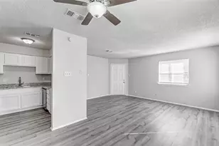 702 Lyle W Ave, Cleveland, TX 77327 - Photo 3