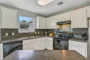 9022 Amberjack Dr, Texas City, TX 77591 - Photo 13