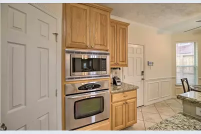 1006 Rochow Street #A, Houston, TX 77019 - Photo 9