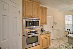 1006 Rochow St, Houston, TX 77019 - Photo 9