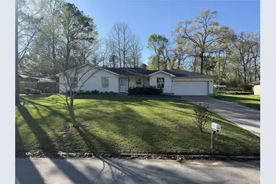 415 W Lake Drive, Livingston, TX 77351 - Photo 1