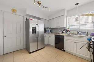 10423 Permian Dr, Sugar Land, TX 77498 - Photo 13