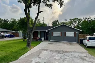 1106 Glenda St, Pearland, TX 77581 - Photo 1