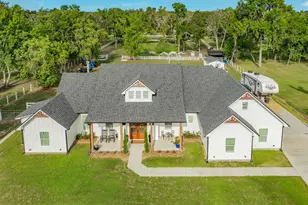 206 Black Oak Dr, Angleton, TX 77515 - Photo 1