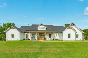 206 Black Oak Dr, Angleton, TX 77515 - Photo 1