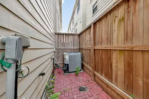 2710 Hullsmith Dr, Houston, TX 77063 - Photo 21