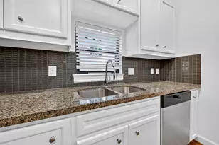 2710 Hullsmith Dr, Houston, TX 77063 - Photo 9