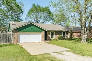 530 Tall Timber Dr, West Columbia, TX 77486 - Photo 1