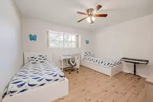 9654 Meadowland Dr, Houston, TX 77063 - Photo 9
