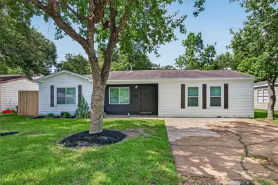 214 E Foley Street, Alvin, TX 77511 - Photo 1