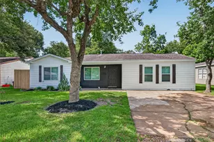 214 E Foley St, Alvin, TX 77511 - Photo 1