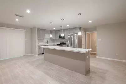 5755 Heron Drive, Houston, TX 77033 - Photo 11