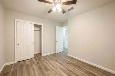 5755 Heron Drive, Houston, TX 77033 - Photo 25