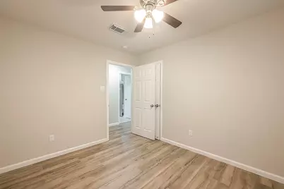 5755 Heron Drive, Houston, TX 77033 - Photo 21