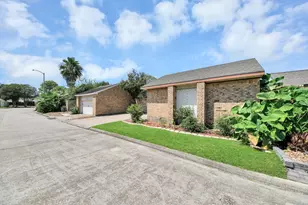 1723 Plumbwood Way, Houston, TX 77058 - Photo 3