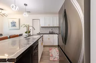 4805 Southwind St, Houston, TX 77033 - Photo 7