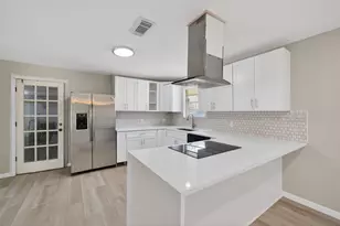 702 Rosewood Dr, Baytown, TX 77520 - Photo 19