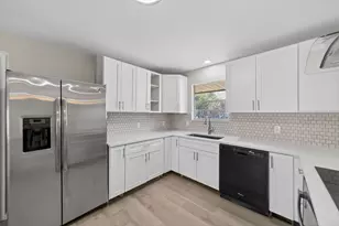 702 Rosewood Dr, Baytown, TX 77520 - Photo 21