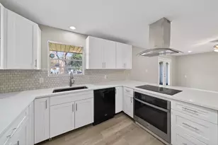 702 Rosewood Dr, Baytown, TX 77520 - Photo 23