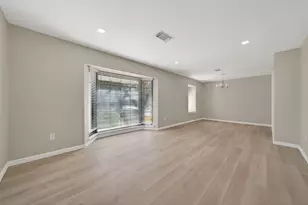 702 Rosewood Dr, Baytown, TX 77520 - Photo 5