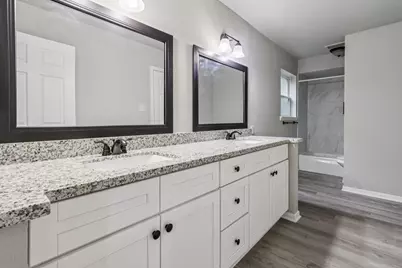 10647 Hazelhurst Drive, Houston, TX 77043 - Photo 19