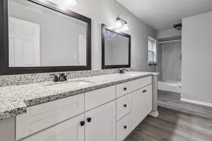 10647 Hazelhurst Dr, Houston, TX 77043 - Photo 19