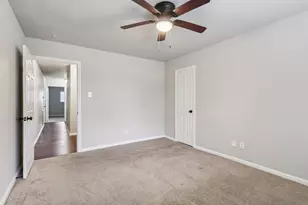 10647 Hazelhurst Dr, Houston, TX 77043 - Photo 29